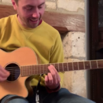 https://britpopreunion.co.uk/how-to-play-guitar-like-damon-albarn-from-blur/